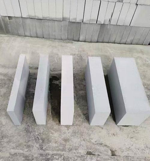 加氣塊是一種輕質多孔的新型建筑材料,加氣塊設備生產的加氣塊具有